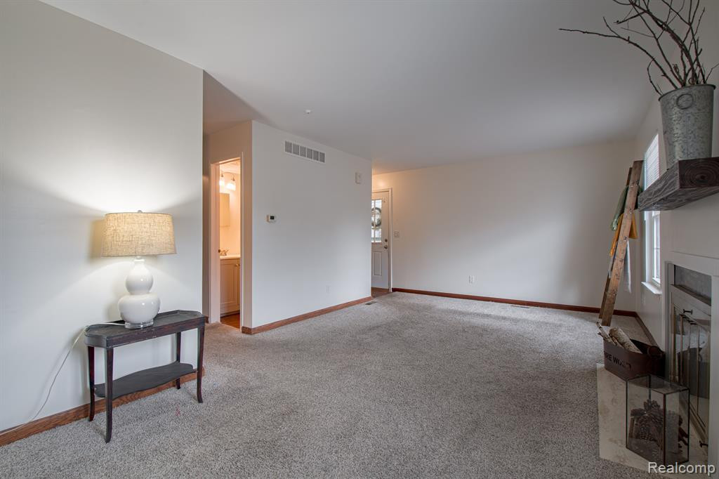 21280 E GLEN HAVEN Circle, Northville, MI 48167 — Photo 2