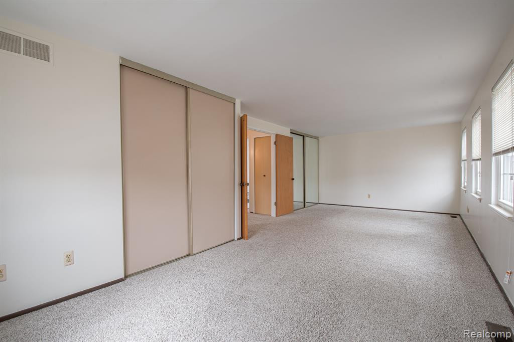 21280 E GLEN HAVEN Circle, Northville, MI 48167 — Photo 10