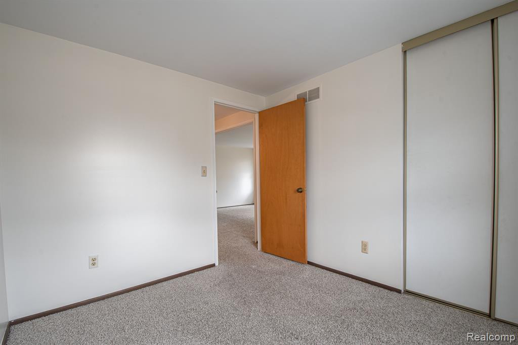 21280 E GLEN HAVEN Circle, Northville, MI 48167 — Photo 11
