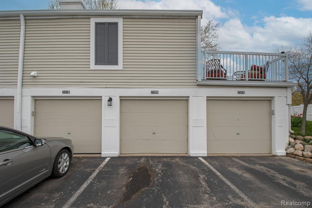 21280 E GLEN HAVEN Circle, Northville, MI 48167 — Photo 12