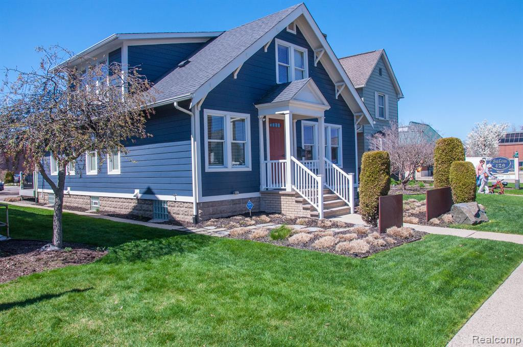 425 WALNUT Boulevard, Rochester, MI 48307 — front exterior