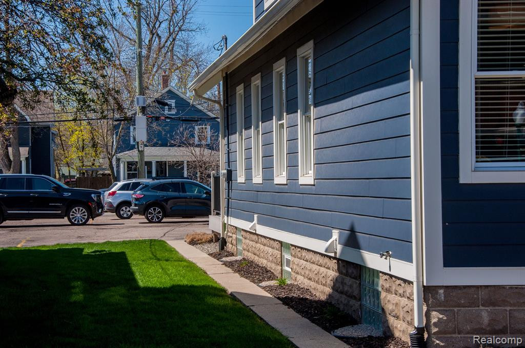 425 WALNUT Boulevard, Rochester, MI 48307 — Photo 13