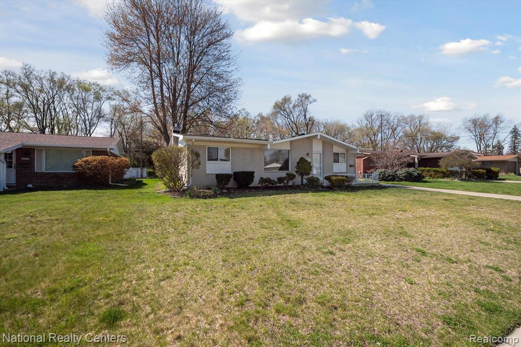 9367 BASSETT Street, Livonia, MI 48150 — Photo 2