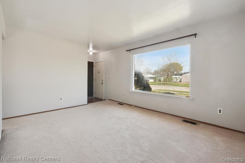 9367 BASSETT Street, Livonia, MI 48150 — Photo 9