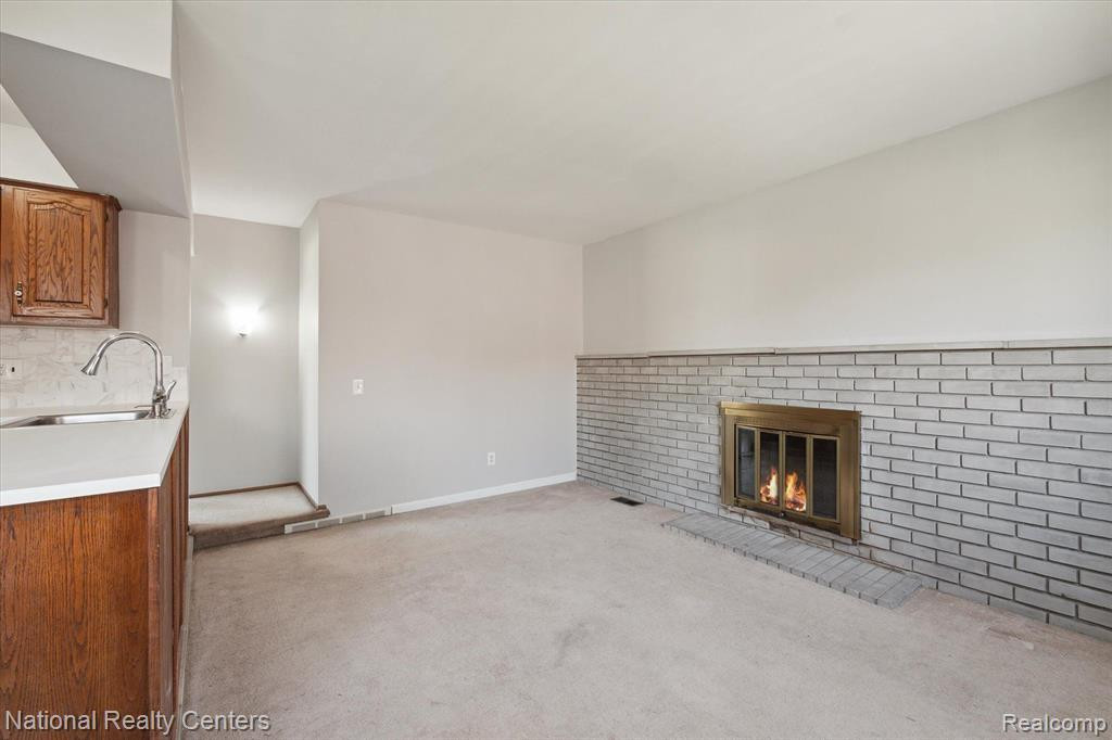 9367 BASSETT Street, Livonia, MI 48150 — Photo 12