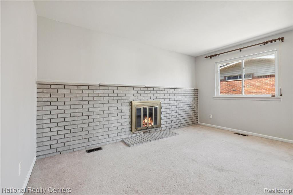 9367 BASSETT Street, Livonia, MI 48150 — Photo 13