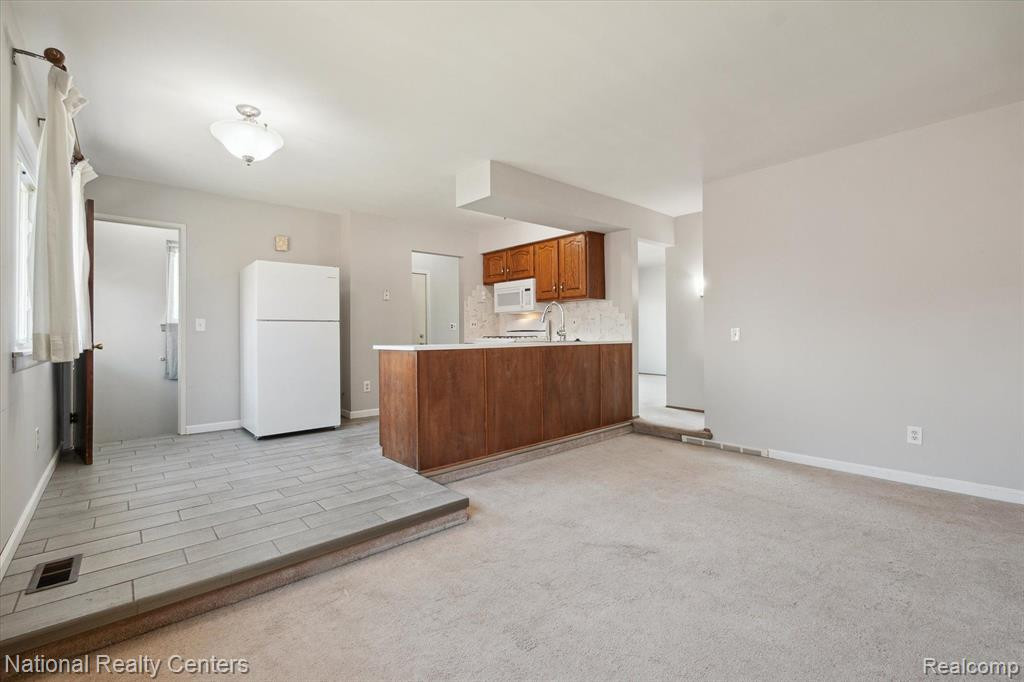 9367 BASSETT Street, Livonia, MI 48150 — Photo 15