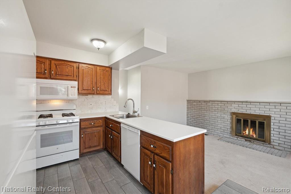 9367 BASSETT Street, Livonia, MI 48150 — Photo 17
