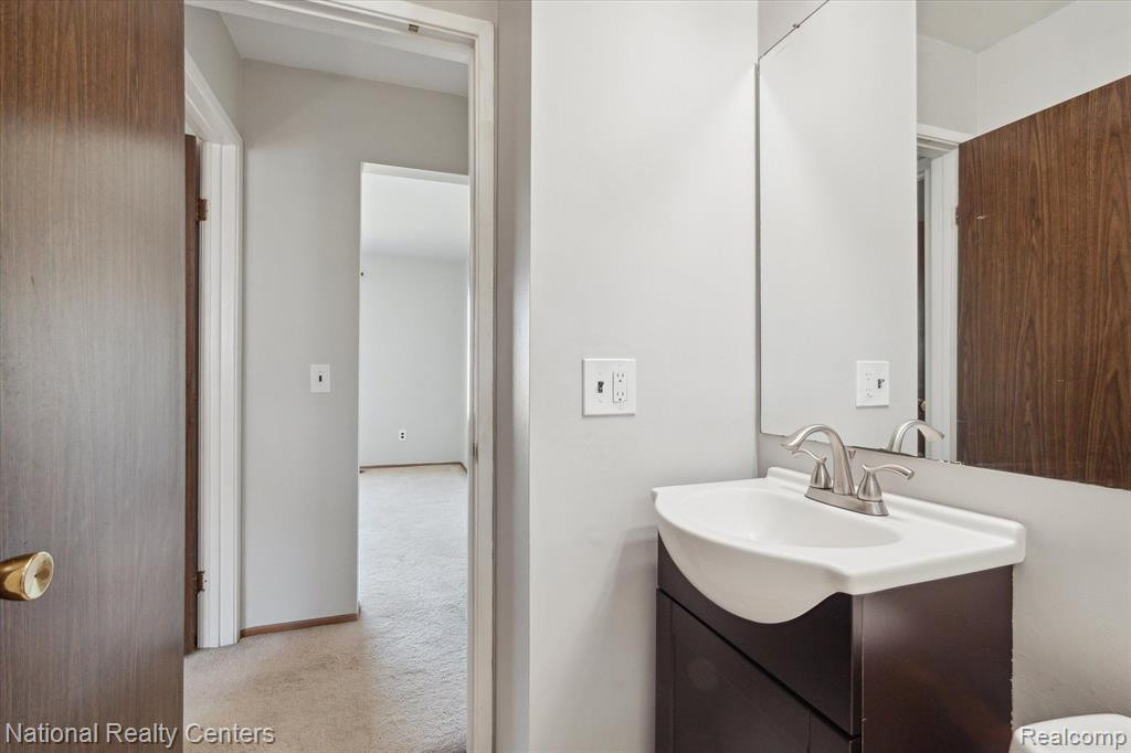 9367 BASSETT Street, Livonia, MI 48150 — Photo 28