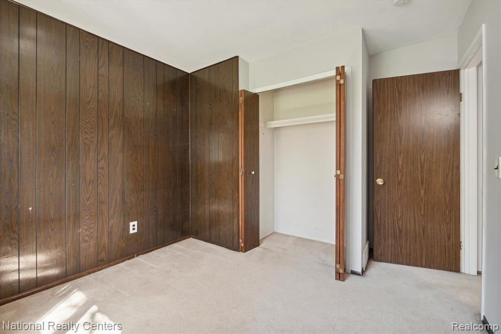 9367 BASSETT Street, Livonia, MI 48150 — Photo 31