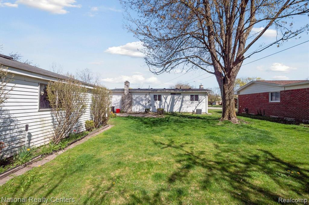9367 BASSETT Street, Livonia, MI 48150 — Photo 41