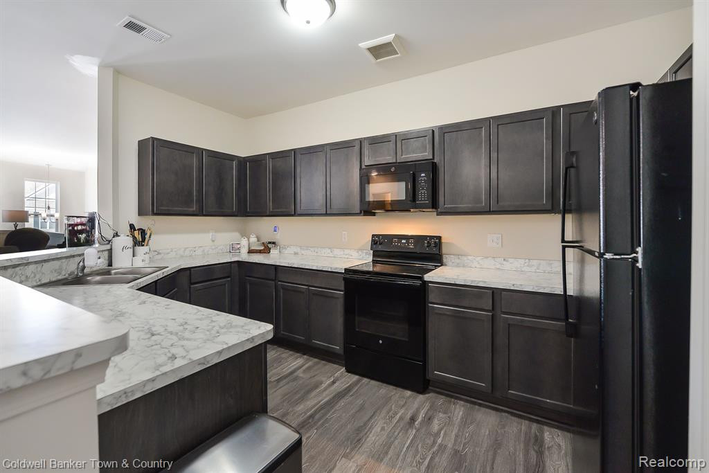 9940 RIDGE RUN Street, Howell, MI 48855 — Photo 8