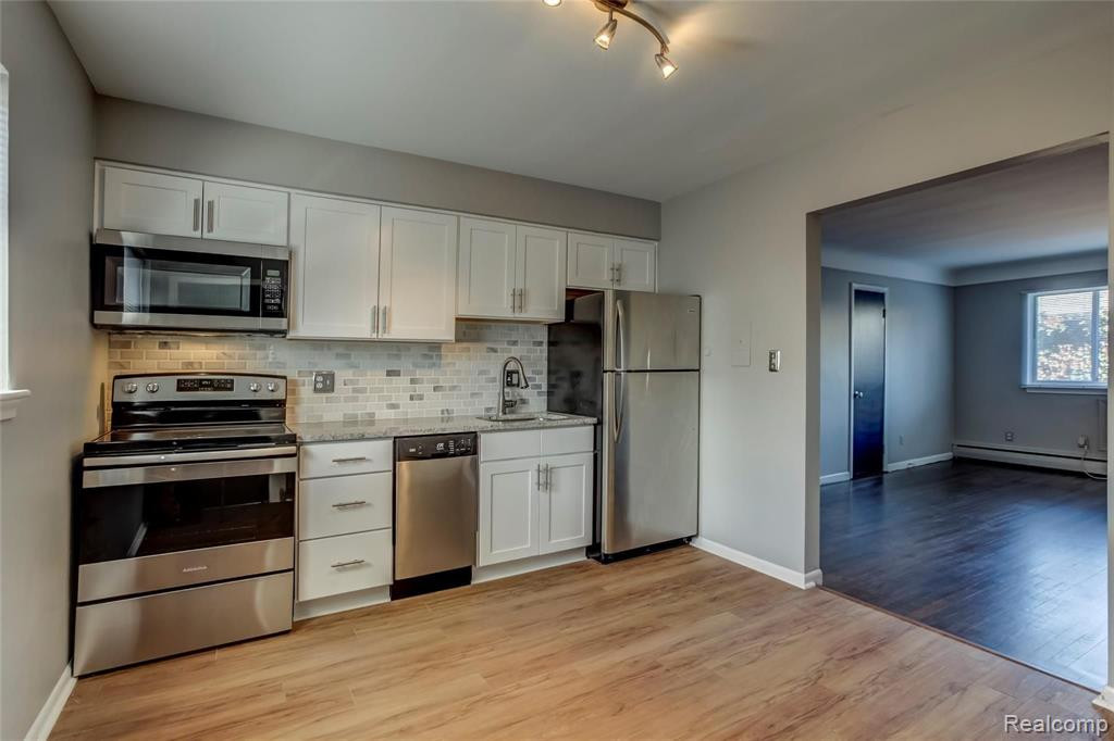 629 W Maple Road Unit#2, Clawson, MI — Photo 2