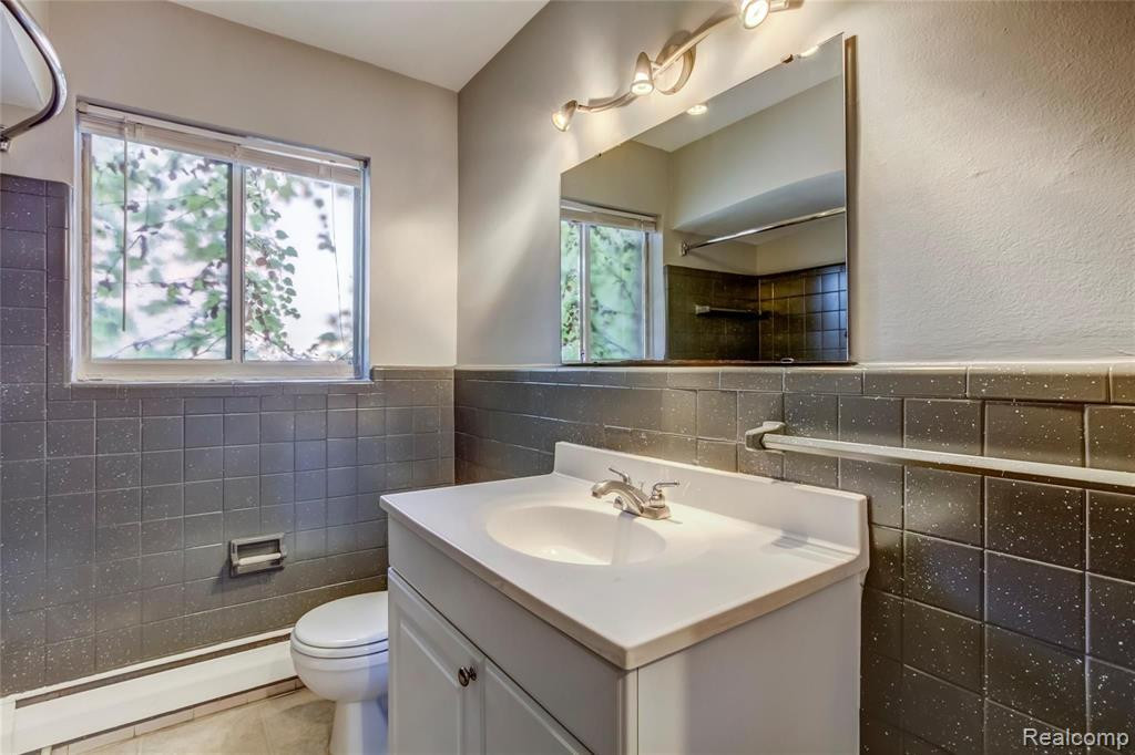 629 W Maple Road Unit#2, Clawson, MI — Photo 11