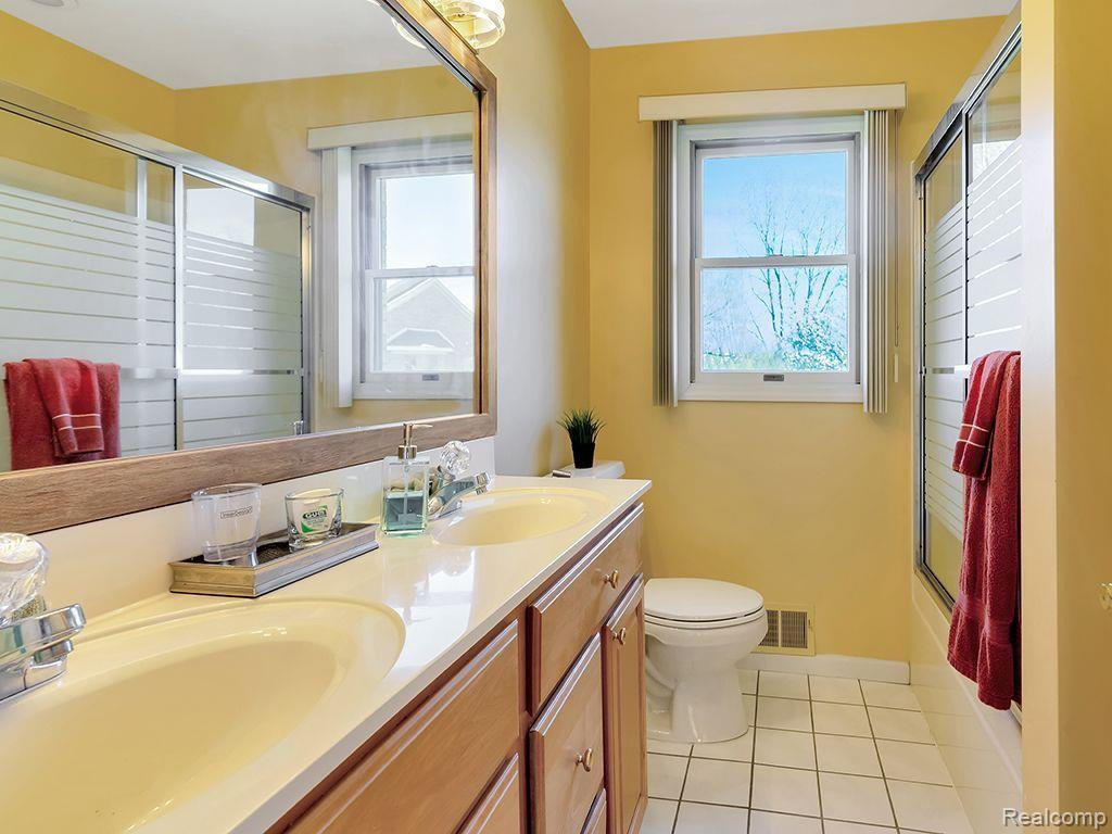 7492 OAKMONT, Canton, MI 48187 — Photo 34