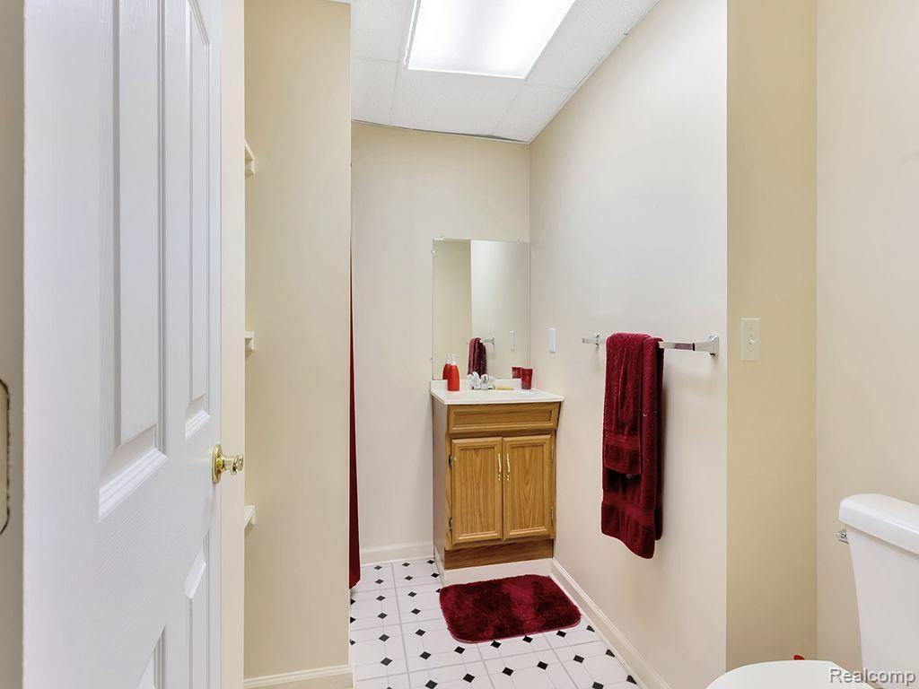 7492 OAKMONT, Canton, MI 48187 — Photo 35