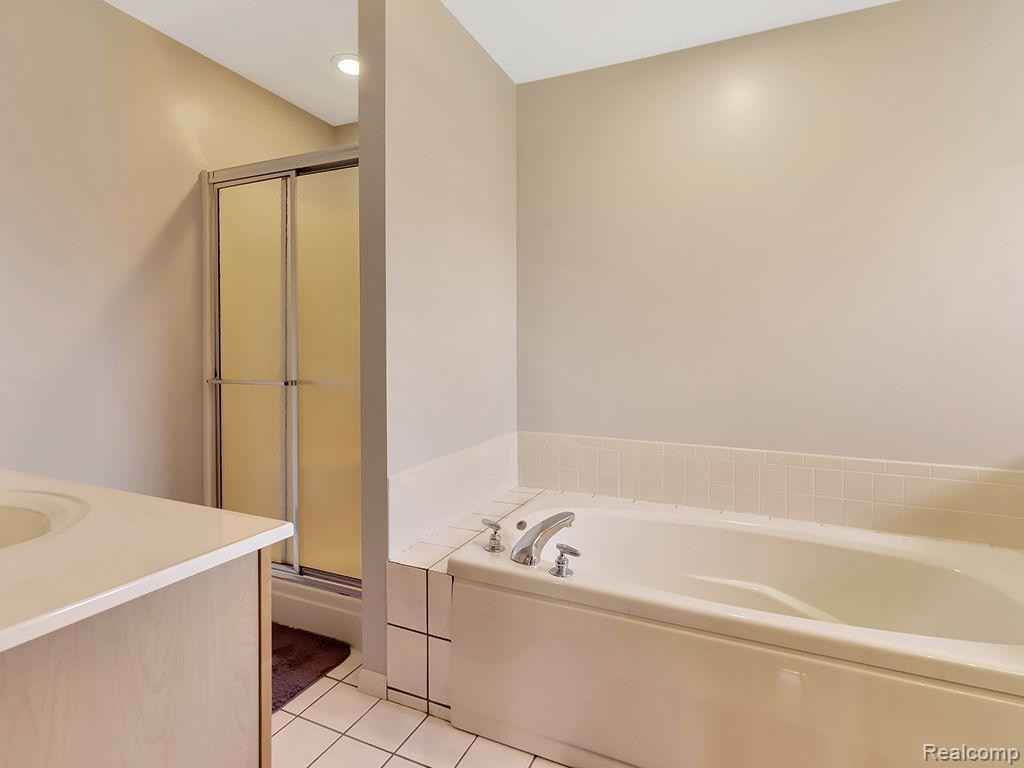 7492 OAKMONT, Canton, MI 48187 — Photo 37