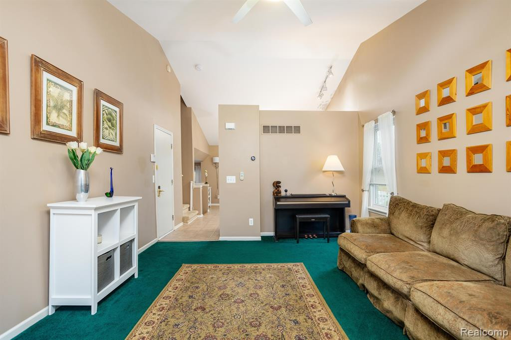 8555 BARRINGTON Drive, Ypsilanti, MI 48198 — Photo 4