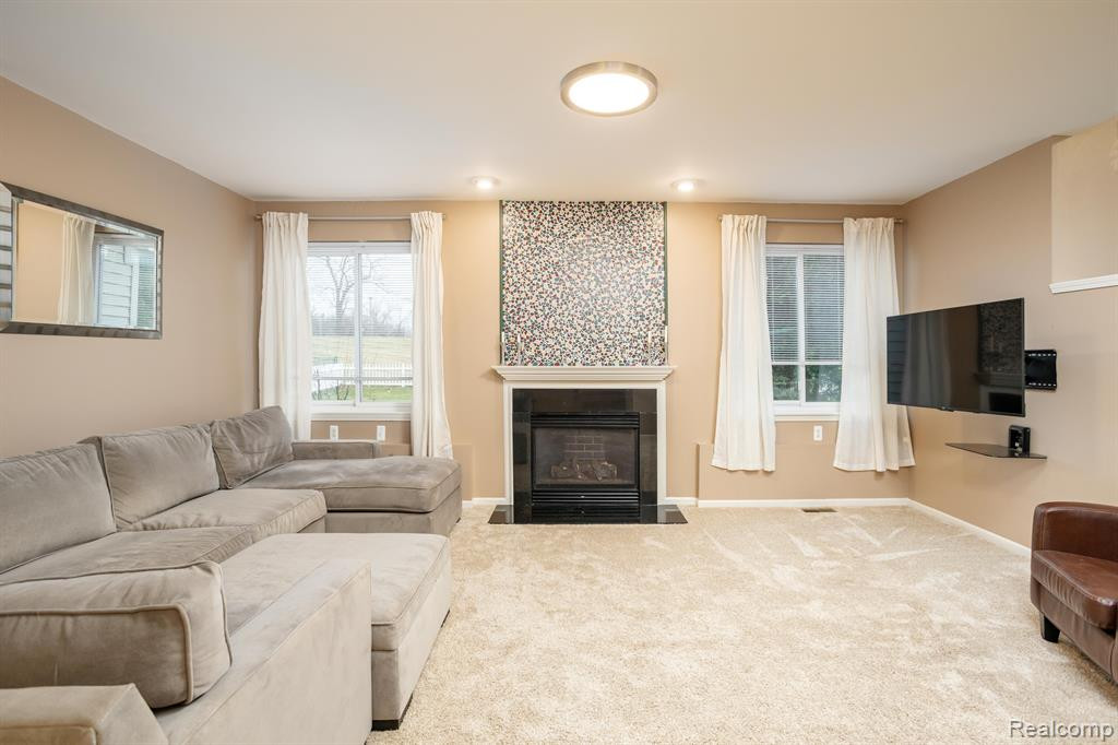 8555 BARRINGTON Drive, Ypsilanti, MI 48198 — Photo 11