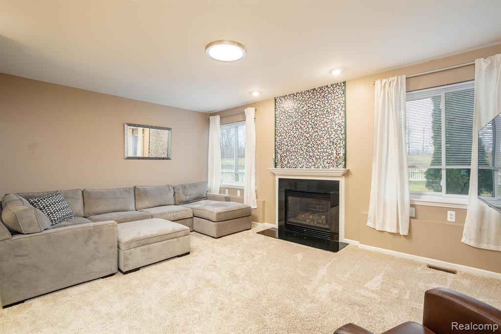 8555 BARRINGTON Drive, Ypsilanti, MI 48198 — Photo 12