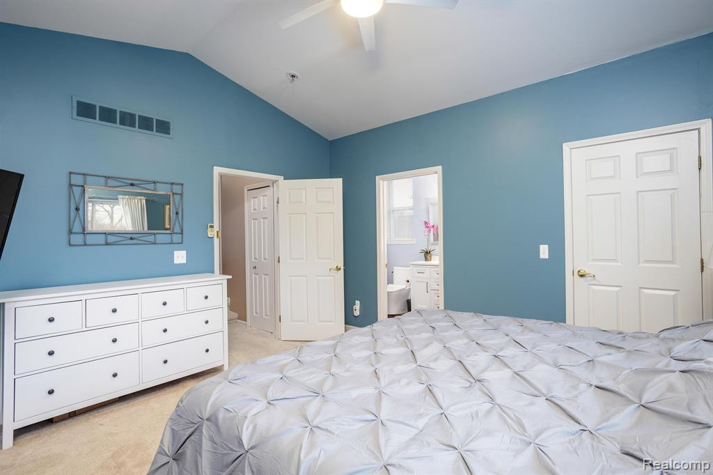 8555 BARRINGTON Drive, Ypsilanti, MI 48198 — Photo 17