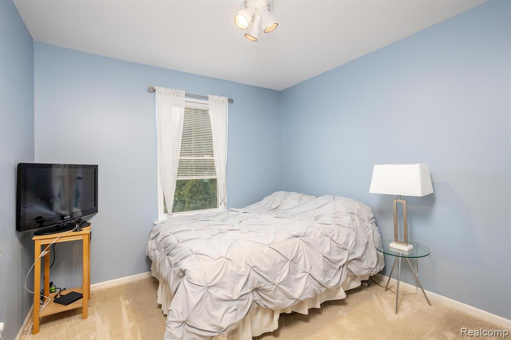 8555 BARRINGTON Drive, Ypsilanti, MI 48198 — Photo 20