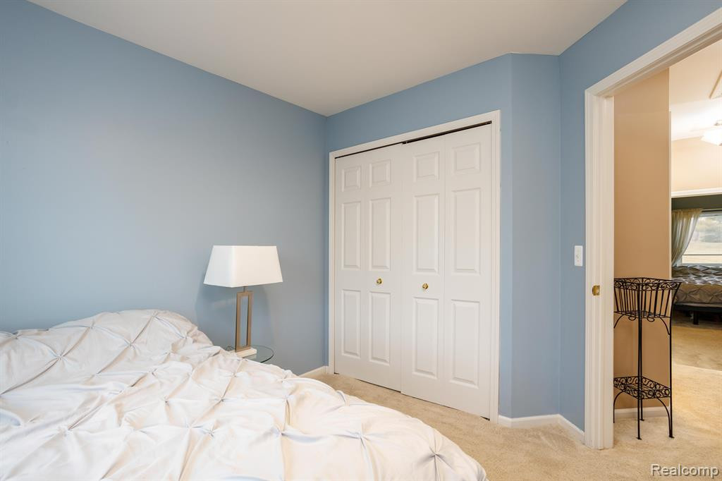 8555 BARRINGTON Drive, Ypsilanti, MI 48198 — Photo 21