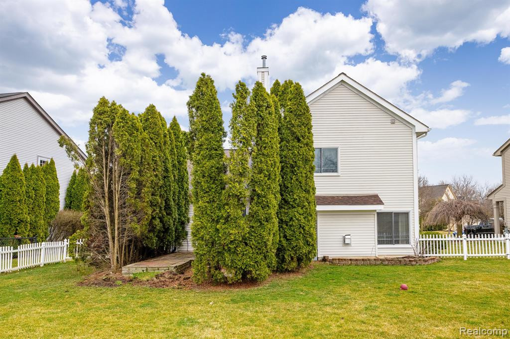 8555 BARRINGTON Drive, Ypsilanti, MI 48198 — Photo 34