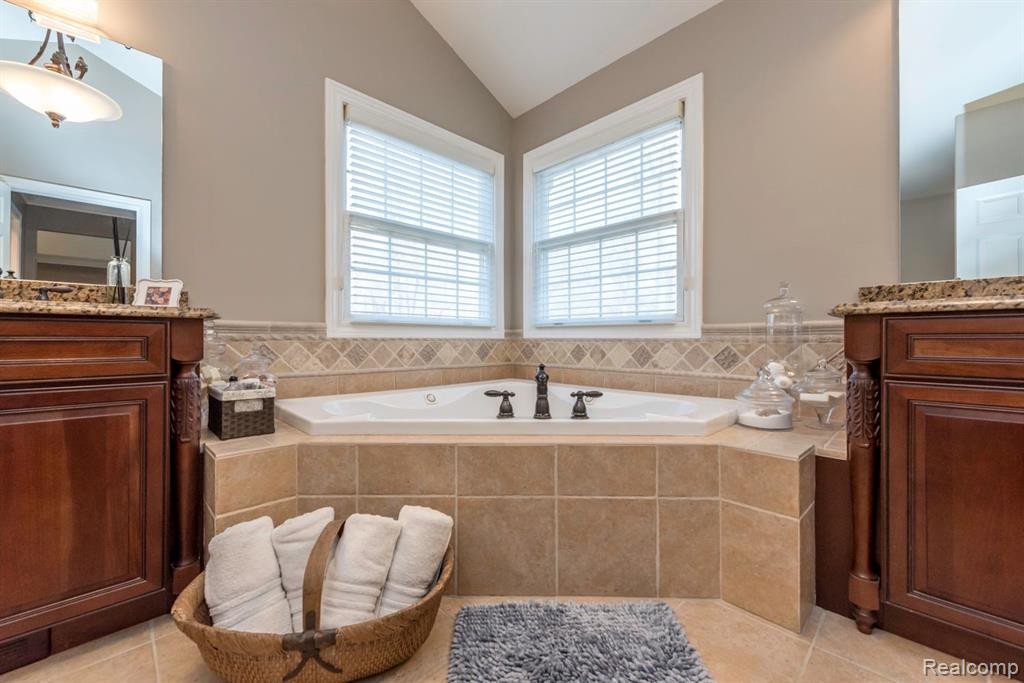 1363 WHISPERING MAPLES Court, Ann Arbor, MI 48108 — Photo 28