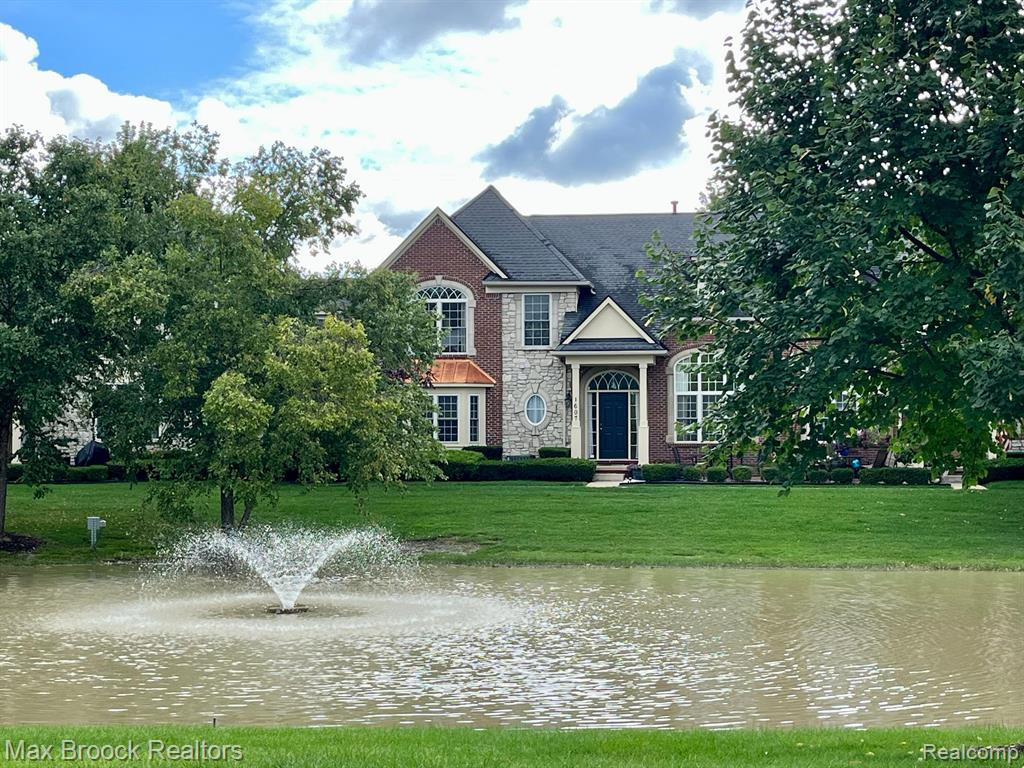 1607 PENINSULA Court, 147, Canton, MI 48187 — Photo 2
