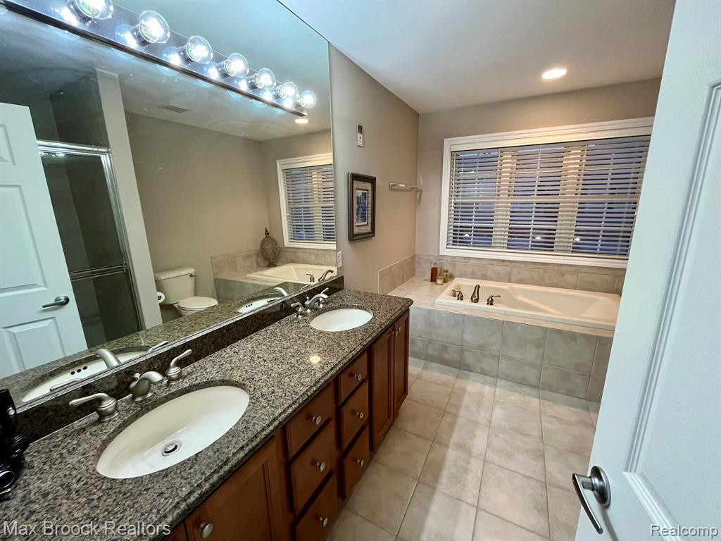1607 PENINSULA Court, 147, Canton, MI 48187 — Photo 19
