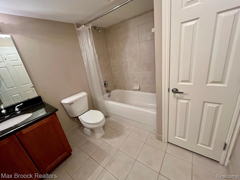 1607 PENINSULA Court, 147, Canton, MI 48187 — Photo 31