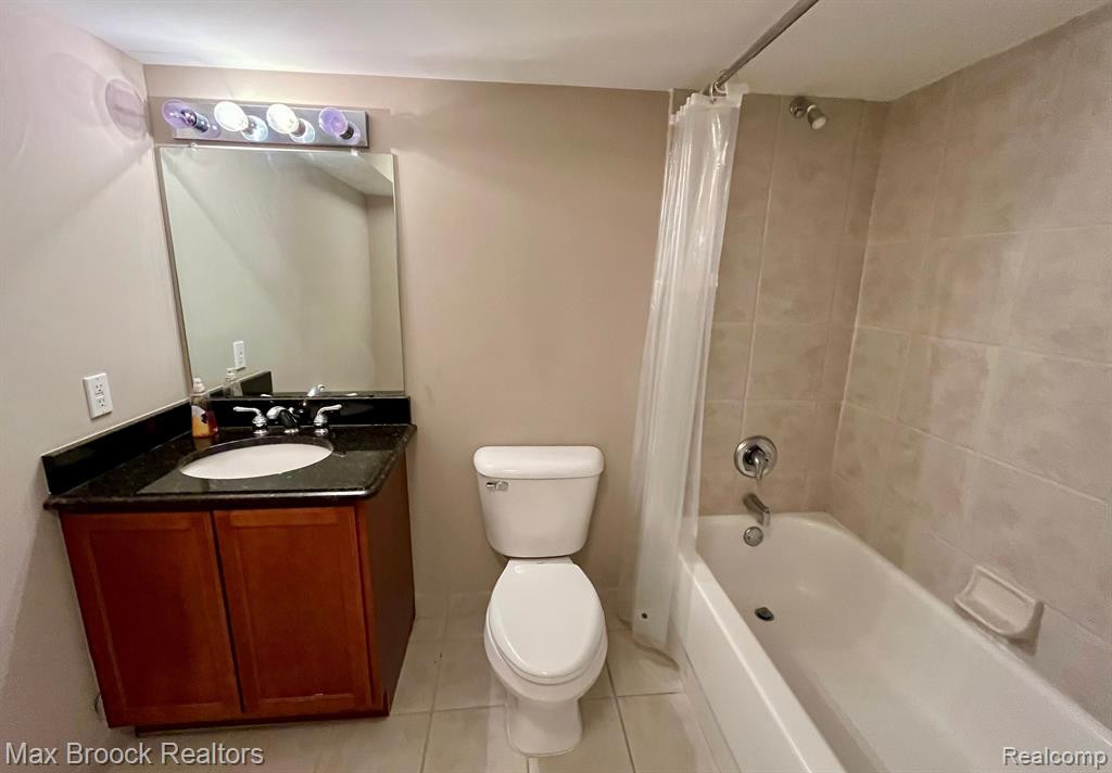 1607 PENINSULA Court, 147, Canton, MI 48187 — Photo 32