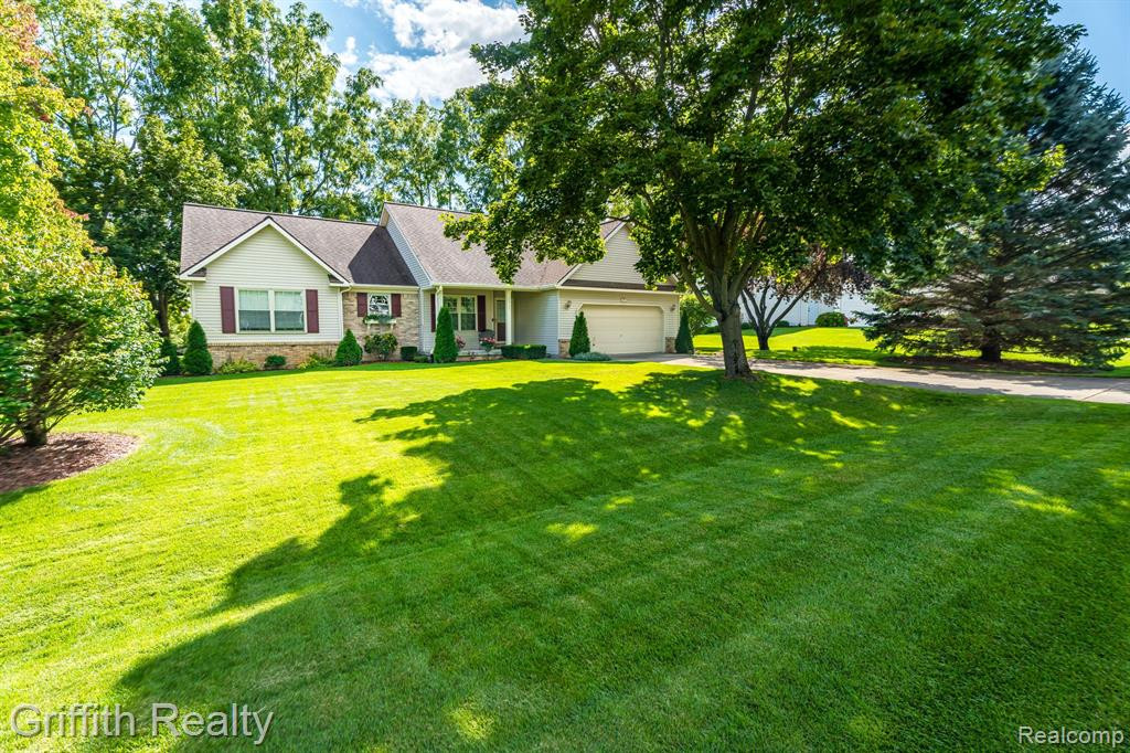 7405 CHARLES Court, Linden, MI 48451 — Photo 2