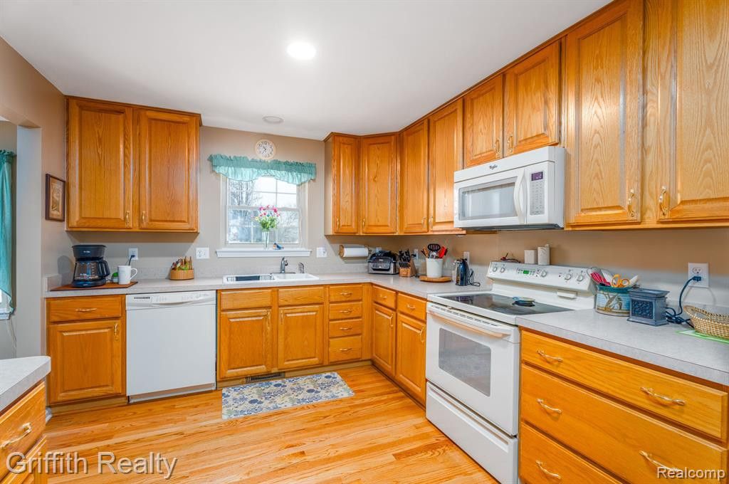 7405 CHARLES Court, Linden, MI 48451 — Photo 12