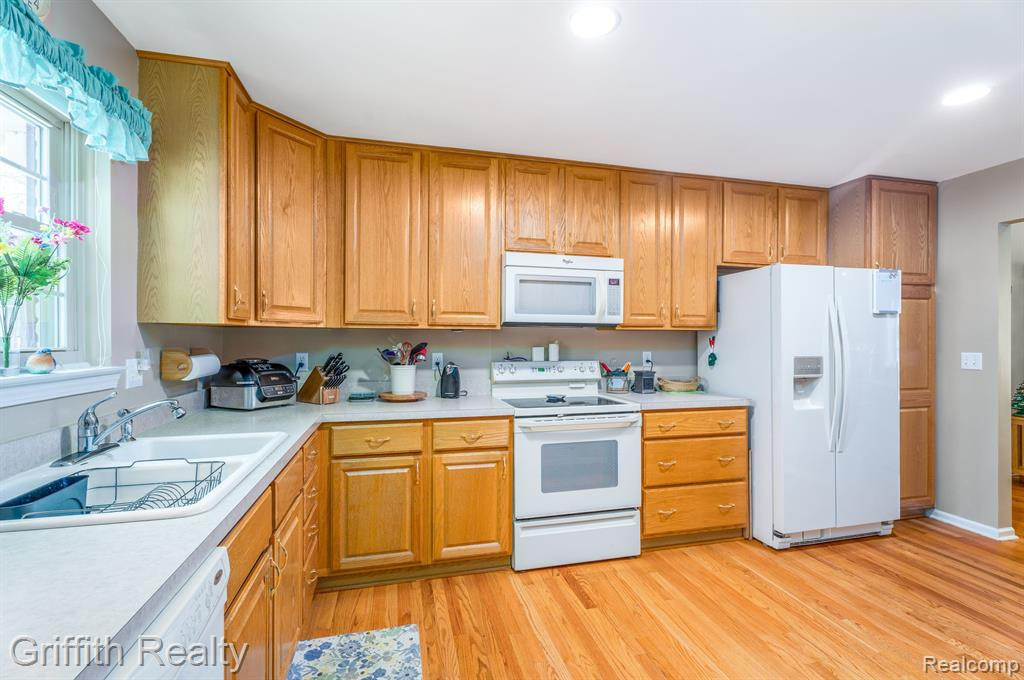 7405 CHARLES Court, Linden, MI 48451 — Photo 13