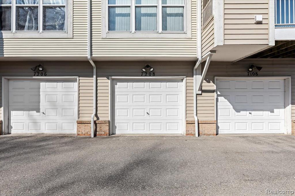 7208 HERON HILLS Drive, Walled Lake, MI 48390 — Photo 7