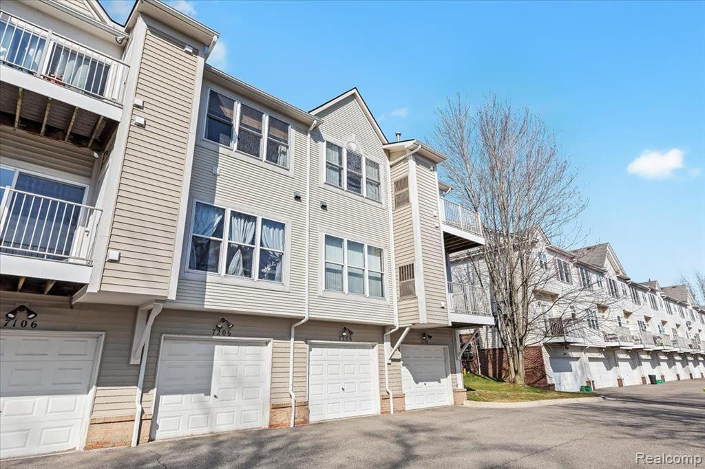 7208 HERON HILLS Drive, Walled Lake, MI 48390 — Photo 8