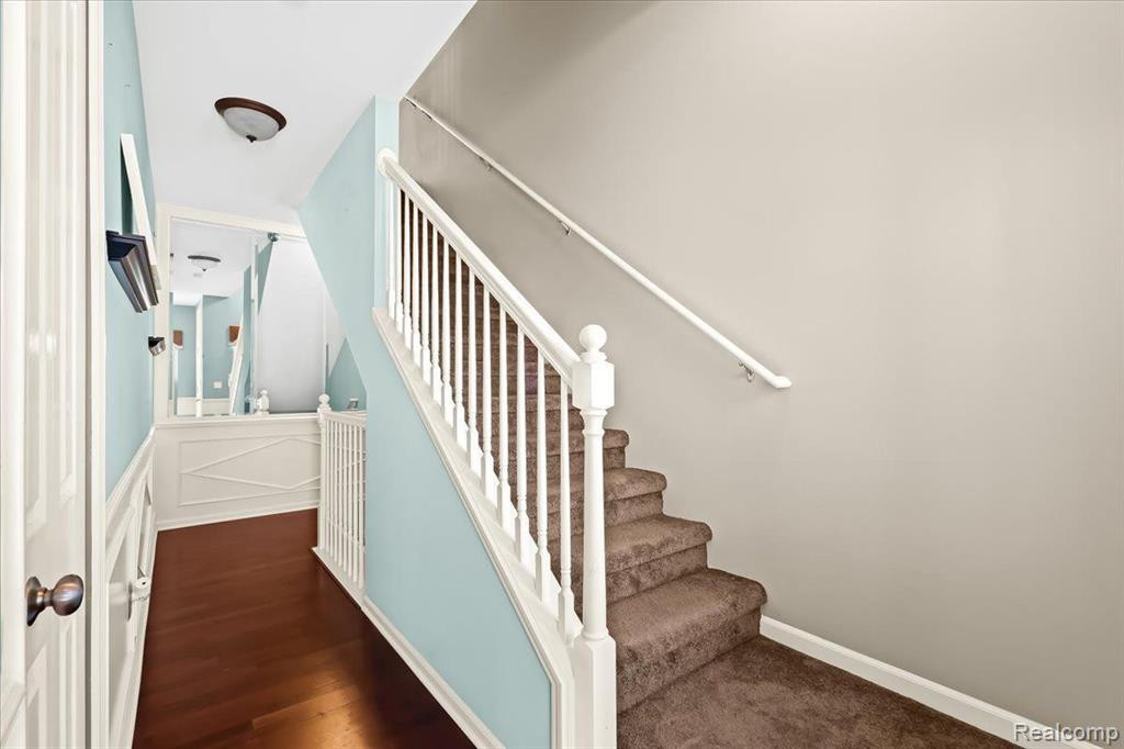 7208 HERON HILLS Drive, Walled Lake, MI 48390 — Photo 9