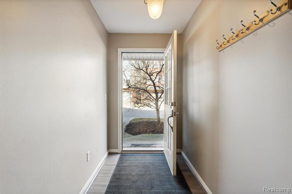 1616 RED HICKORY, Howell, MI 48855 — Photo 4
