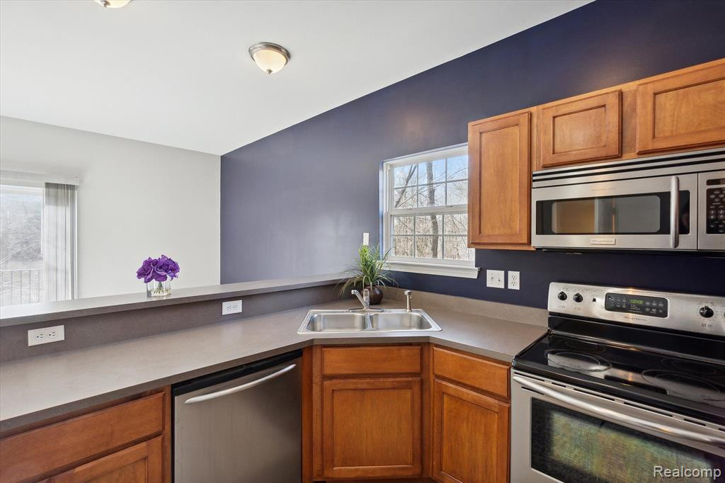 1616 RED HICKORY, Howell, MI 48855 — Photo 14