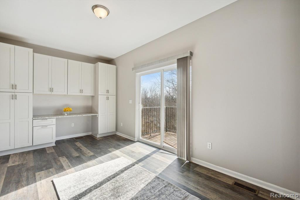 1616 RED HICKORY, Howell, MI 48855 — Photo 17