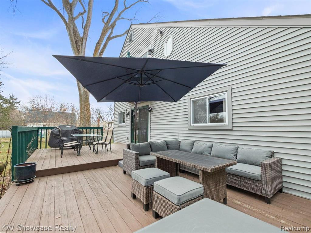 443 LOCHAVEN Road, Waterford, MI 48327 — Photo 10