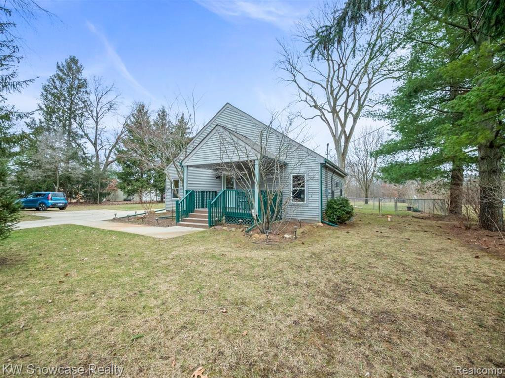 443 LOCHAVEN Road, Waterford, MI 48327 — Photo 12