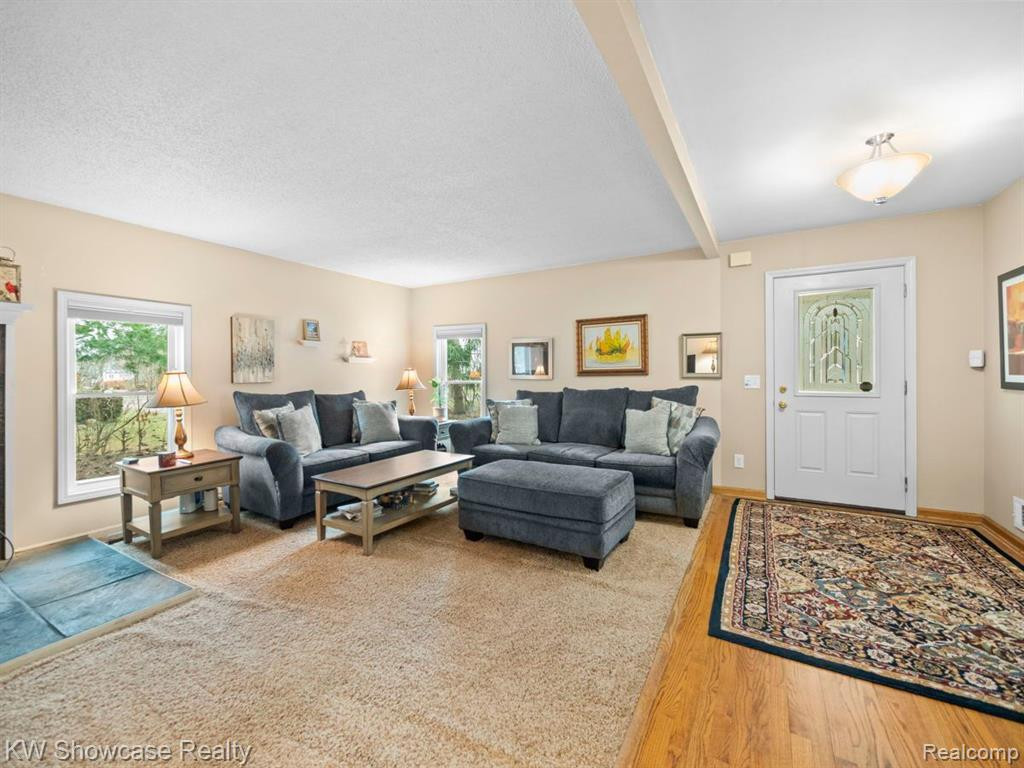 443 LOCHAVEN Road, Waterford, MI 48327 — Photo 15