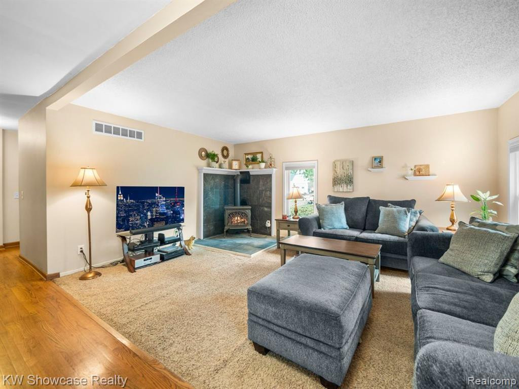 443 LOCHAVEN Road, Waterford, MI 48327 — Photo 19