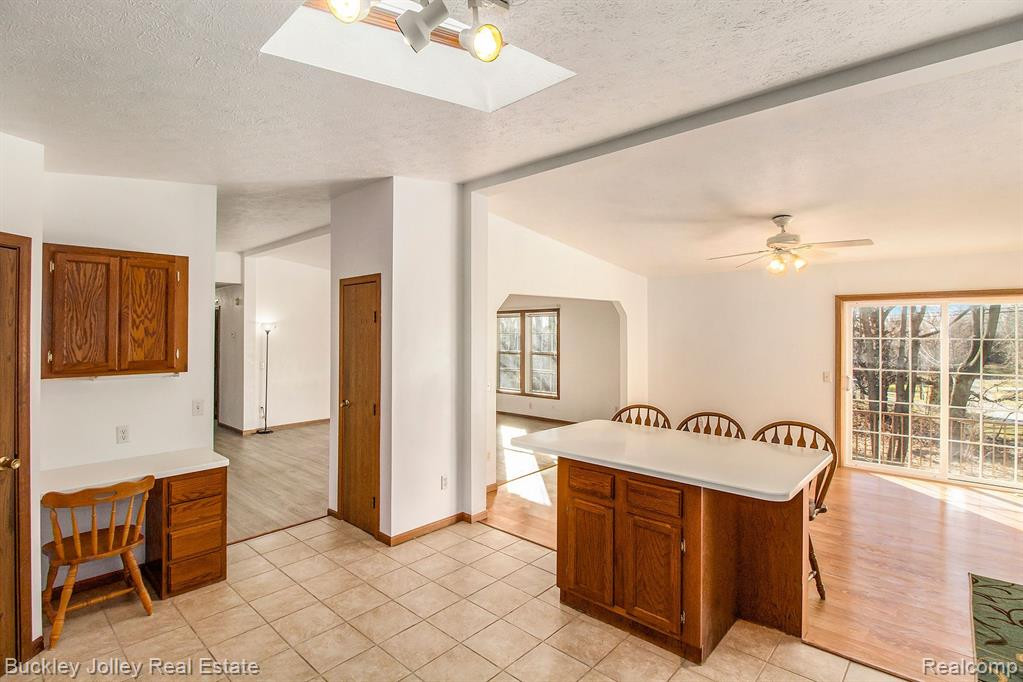 915 OAKCREST Road, Howell, MI 48843 — Photo 3