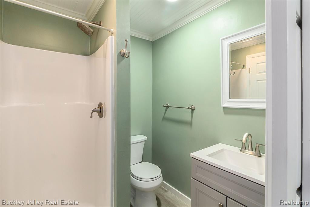 915 OAKCREST Road, Howell, MI 48843 — Photo 14
