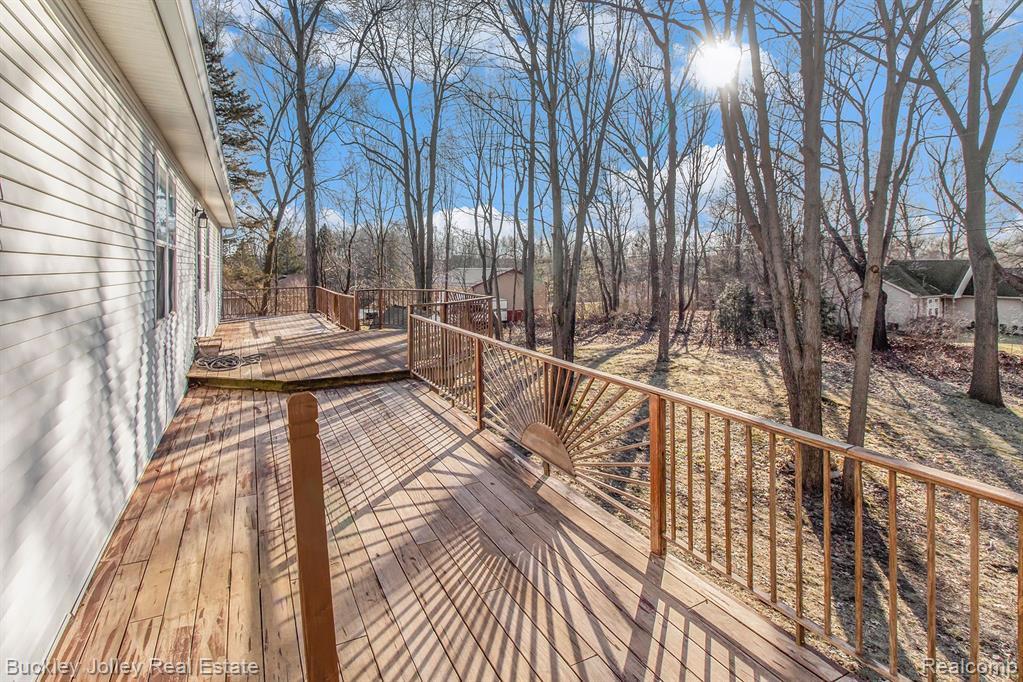 915 OAKCREST Road, Howell, MI 48843 — Photo 19