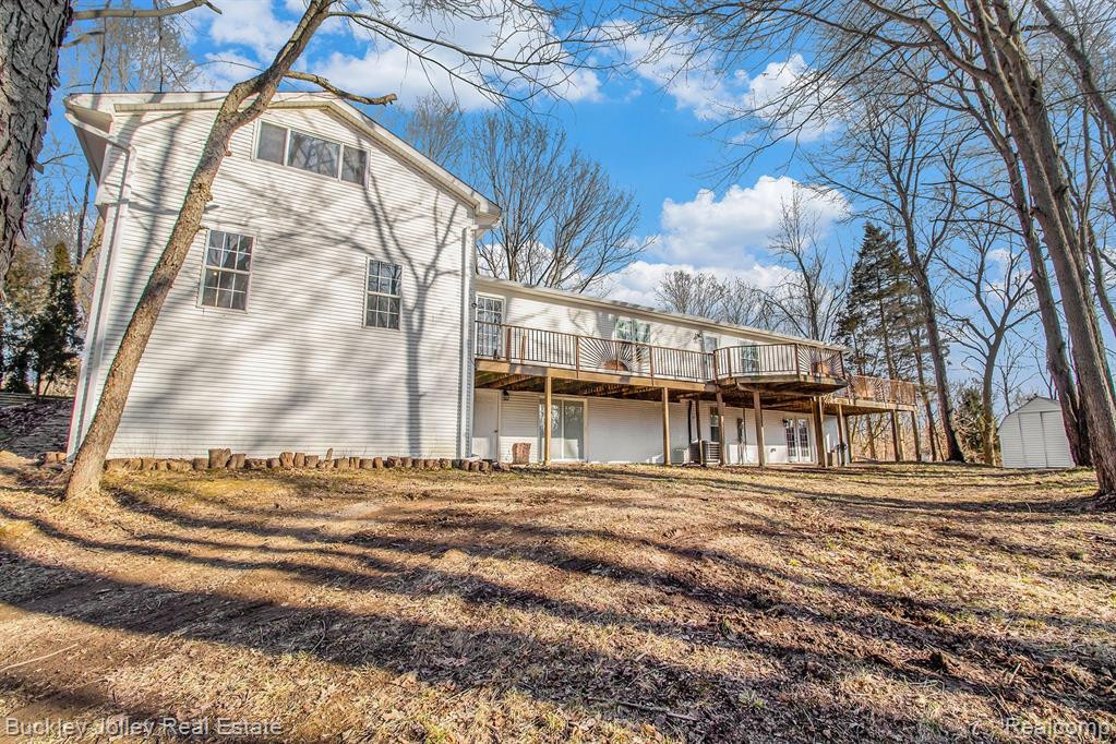 915 OAKCREST Road, Howell, MI 48843 — Photo 22